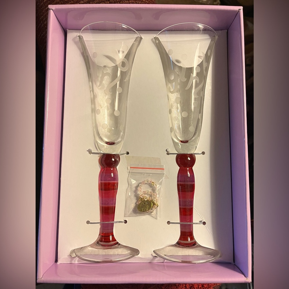 “It’s a Girl” Set of 2 Champagne Flutes
